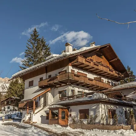 Cantore, Cortina By Short Holidays