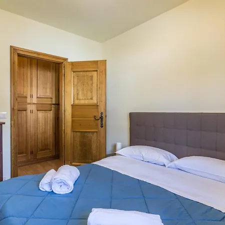 Cantore, Cortina By Short Holidays